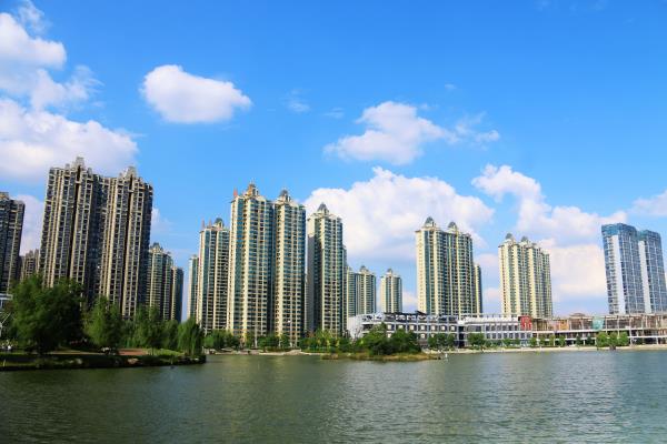 淮南大地藍(lán)天白云常駐