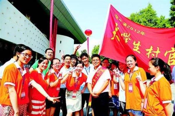 王運(yùn)超//《大學(xué)生村官》（小說連載十二）