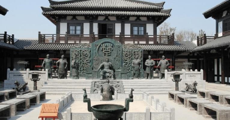 步和魏龍恩先生《謁英風閣》