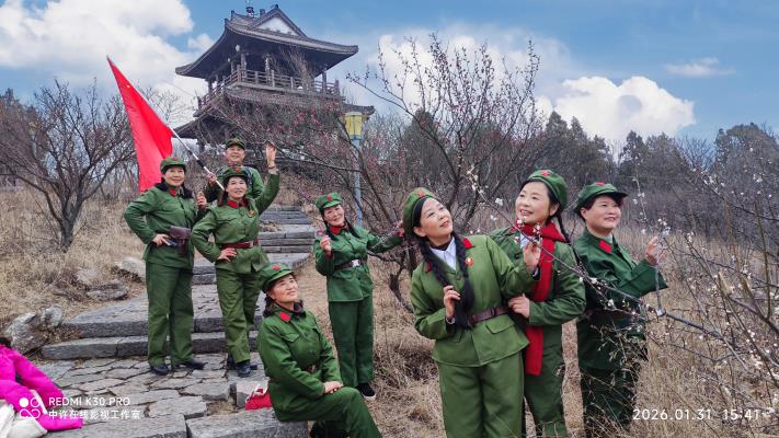綠色軍衣登舜耕山賞淮南美景