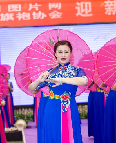 年會旗袍美女