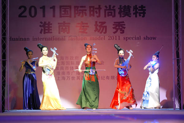 2011年國(guó)際時(shí)尚模特淮南專場(chǎng)秀激情上演