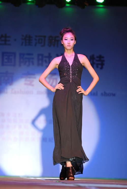 2011年國(guó)際時(shí)尚模特淮南專場(chǎng)秀激情上演