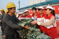 淮南市紅十字會4000件秋衣寄托對農民工的關愛
