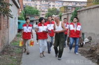 淮南市紅十字志愿者中秋看望幫助老弱病貧殘家庭