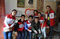淮南市紅十字會組織志愿者看望空巢老人、愛心老人