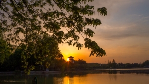龍湖夕照