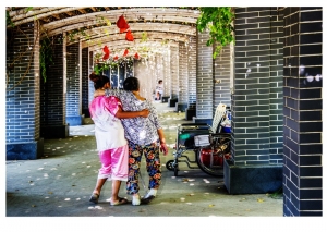 幫助媽媽學走路
