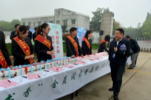 大唐洛河發(fā)電廠舉辦全員閱讀簽名贈書活動